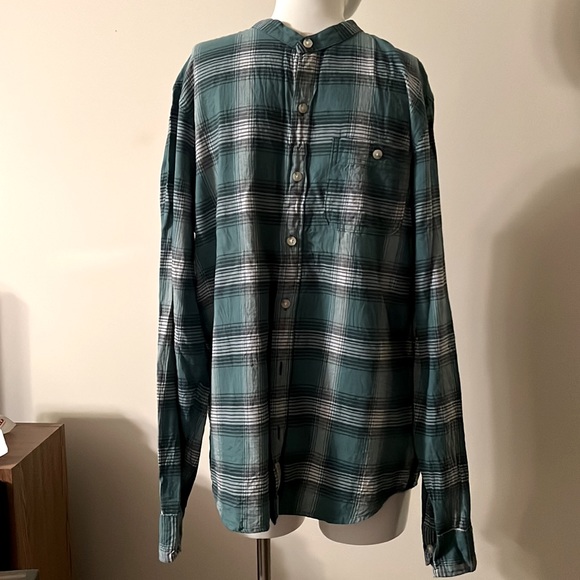 Hollister Men's Long Sleeve Button Down Shirt - Picture 1 of 4